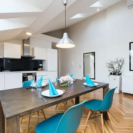 Empirent Wenceslas Square Apartment