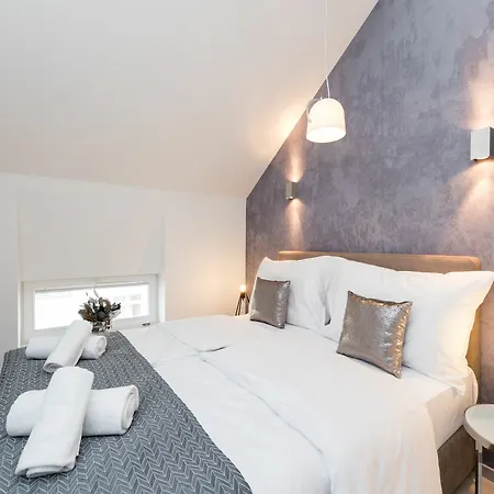 Empirent Wenceslas Square Apartment *