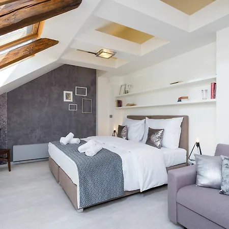 Empirent Wenceslas Square Apartment